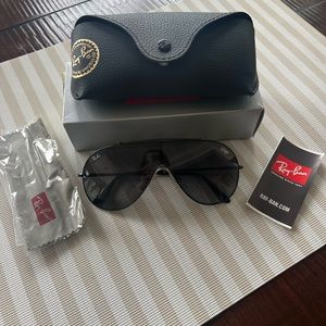 Ray ban sunglasses can fit for man or woman. Brand new with box, case and card
